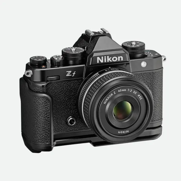 NIKON fotoaparat Z f (BK) + 40mm SE Kit + SmallRig grip
